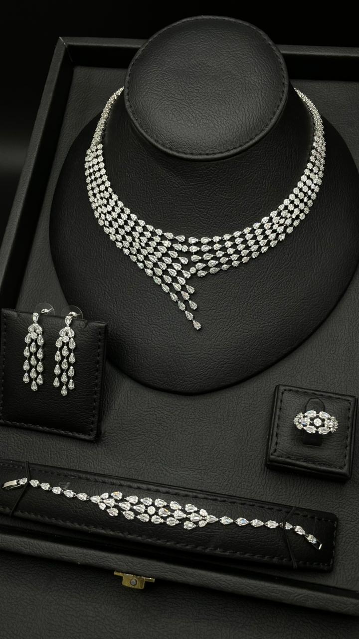 Luxury Rhodium-Plated Zircon Jewelry Set
