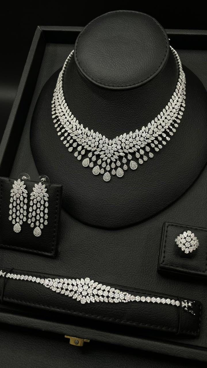 Luxurious Bridal Zircon Jewelry Set – Royal Elegant Design