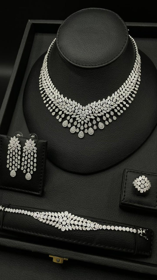 Luxurious Bridal Zircon Jewelry Set – Royal Elegant Design
