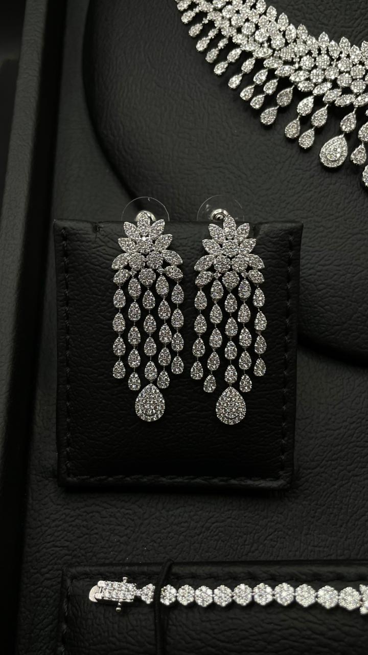 Luxurious Bridal Zircon Jewelry Set – Royal Elegant Design